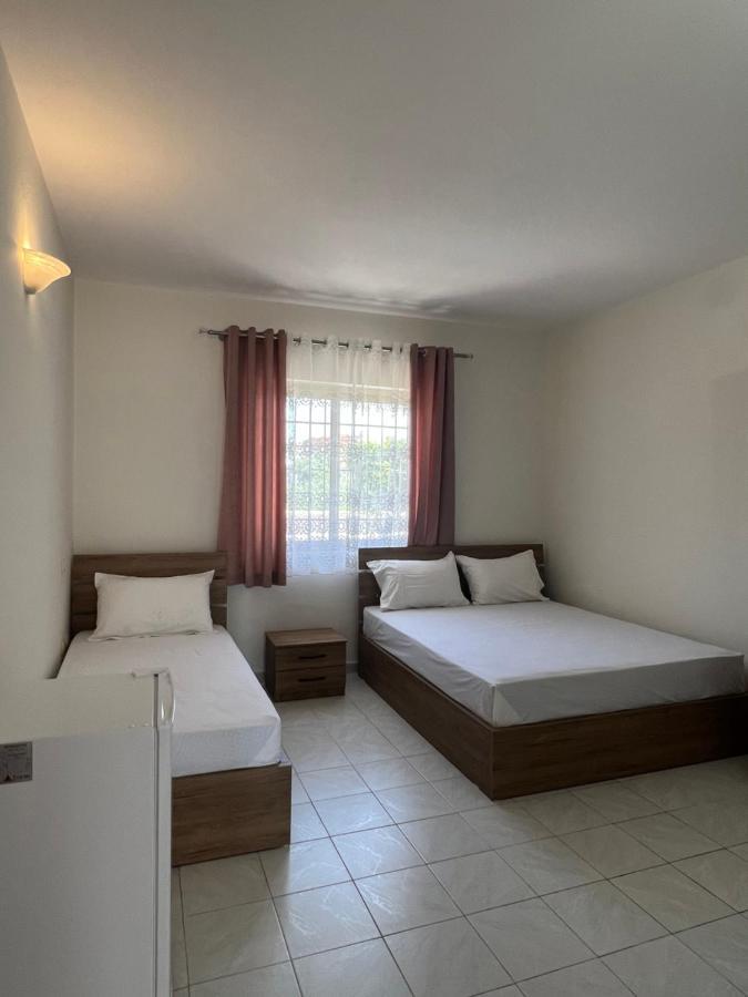 Guest House Sala Durrës Eksteriør billede